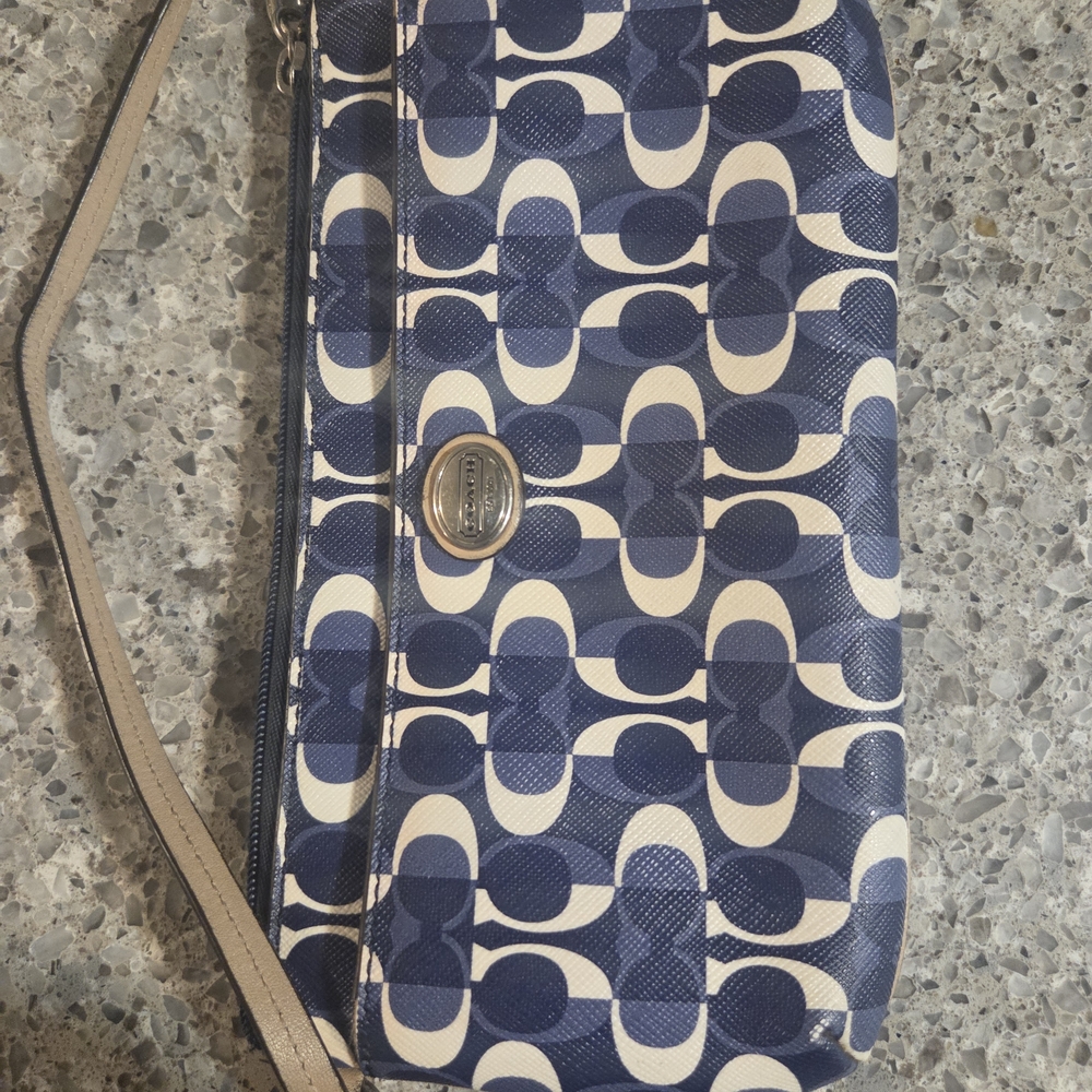 Coach Navy and Cream Geometric Wristlet